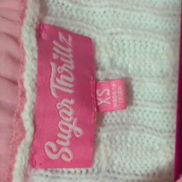 💥3/65$💥 Sugar Thrillz Pink and White V-Neck Sweater Vest - Picture 3 of 3